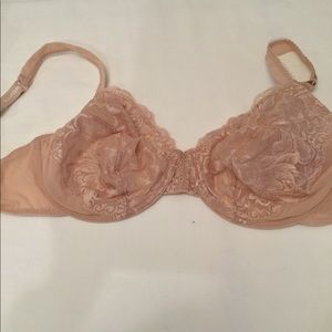 Liz Claiborne beige Bra with lace cups NWOT